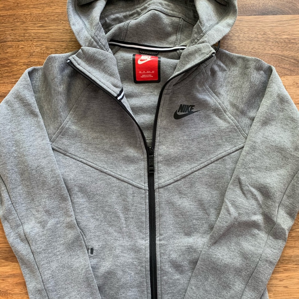 Nike tech fleece hooded jacket!
